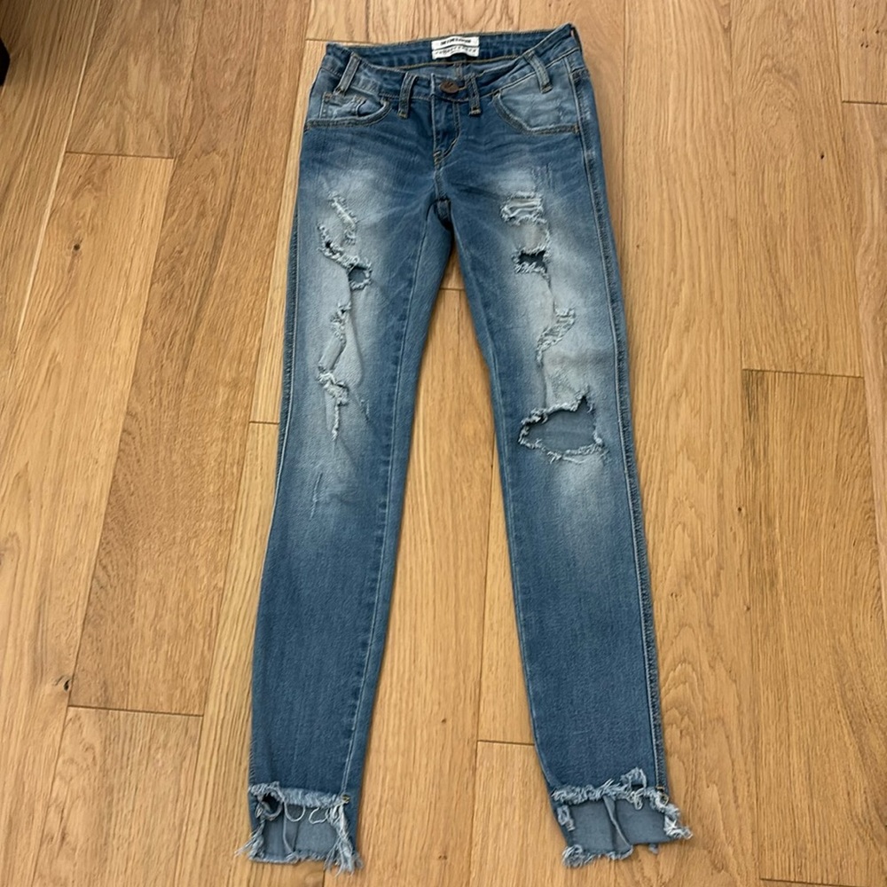 OneXOneteaspoon sz 24 ripped denim skinny ankle length jean w/frayed hem.